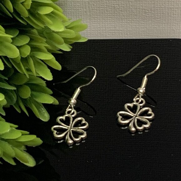 Clover Earring, St. Patrick's Day Earring, Shamrock Earring, Lucky Earring, Gift - Picture 4 of 5